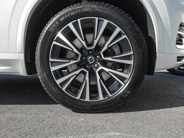 Volvo XC90 view 7
