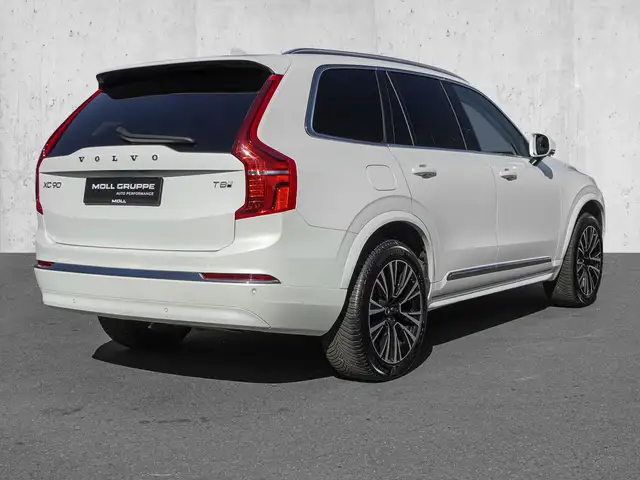 Volvo XC90 view 4