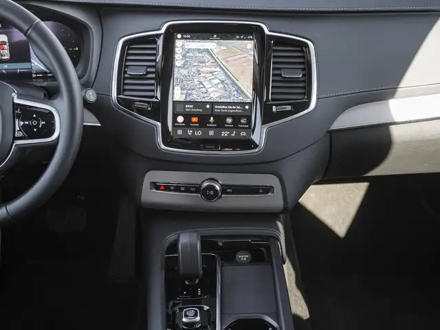 Volvo XC90 view 12