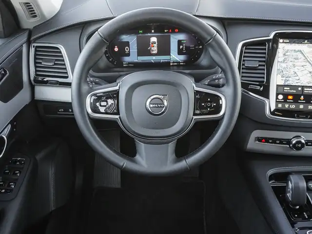 Volvo XC90 view 11