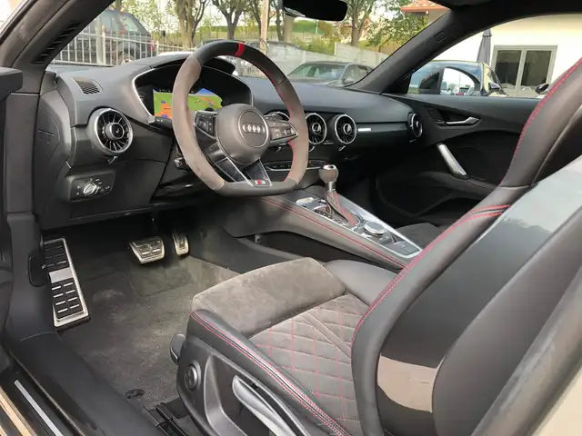 Audi TT view 7