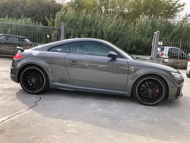 Audi TT view 3