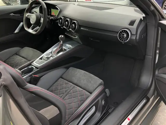 Audi TT view 14
