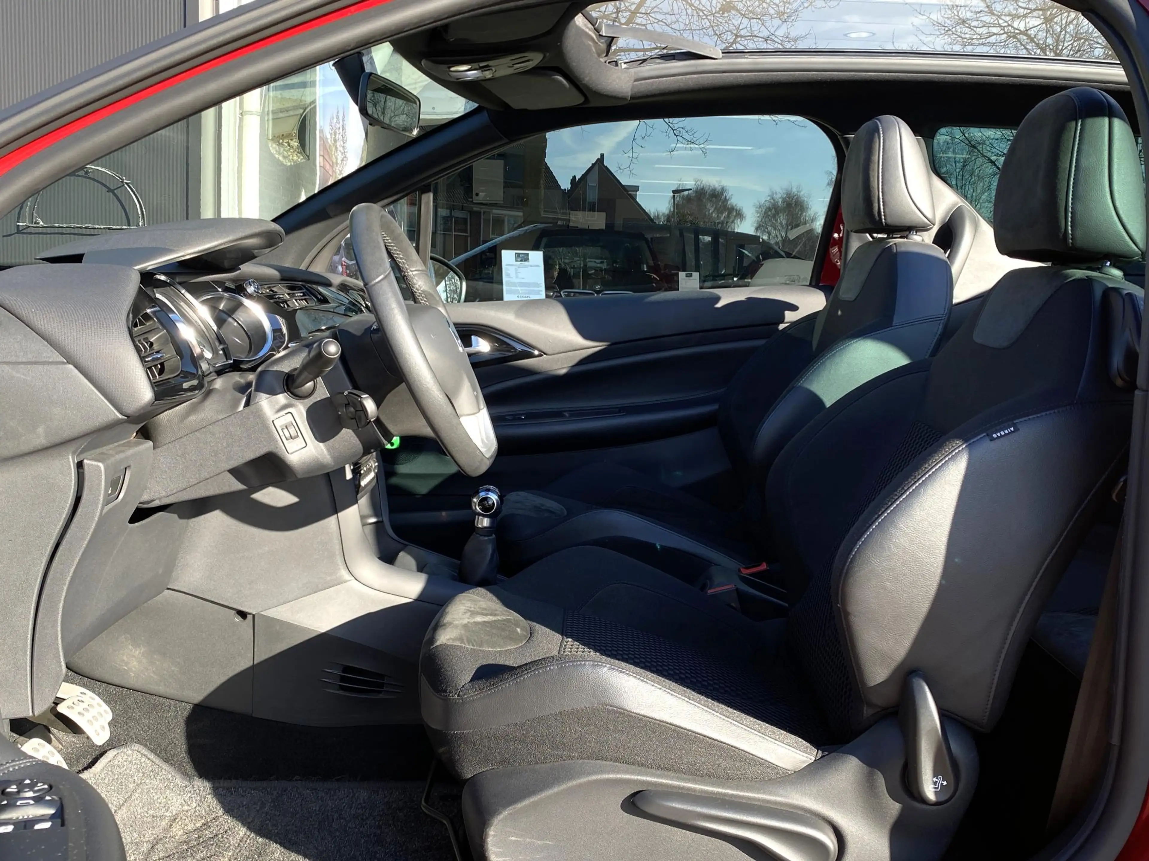 Citroen DS3 Cabrio 1.2 VTi Chic | Cruise Control | Airco | Boo — photo 3