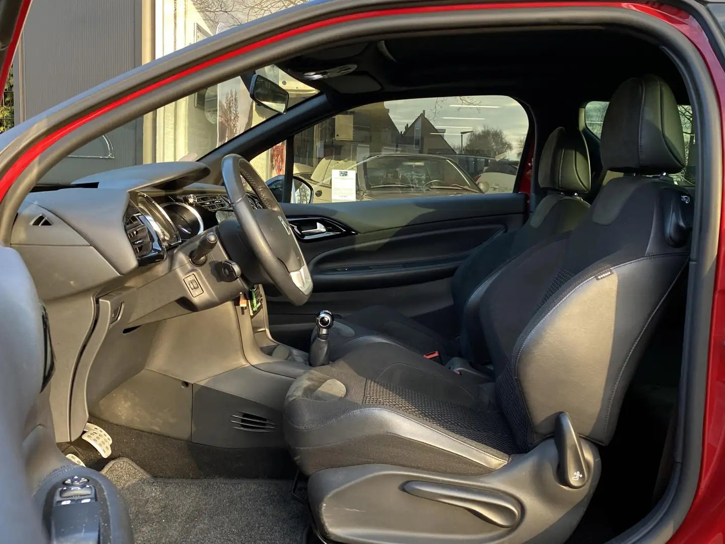 Citroen DS3 Cabrio 1.2 VTi Chic | Cruise Control | Airco | Boo Rot - 2