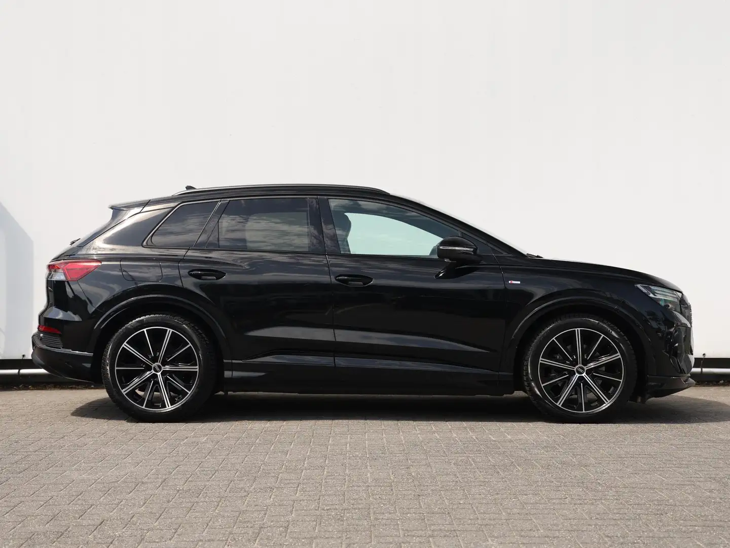 Audi Q4 e-tron 35 Launch edition S Competition 55 kWh 170pk | Cam Zwart - 2