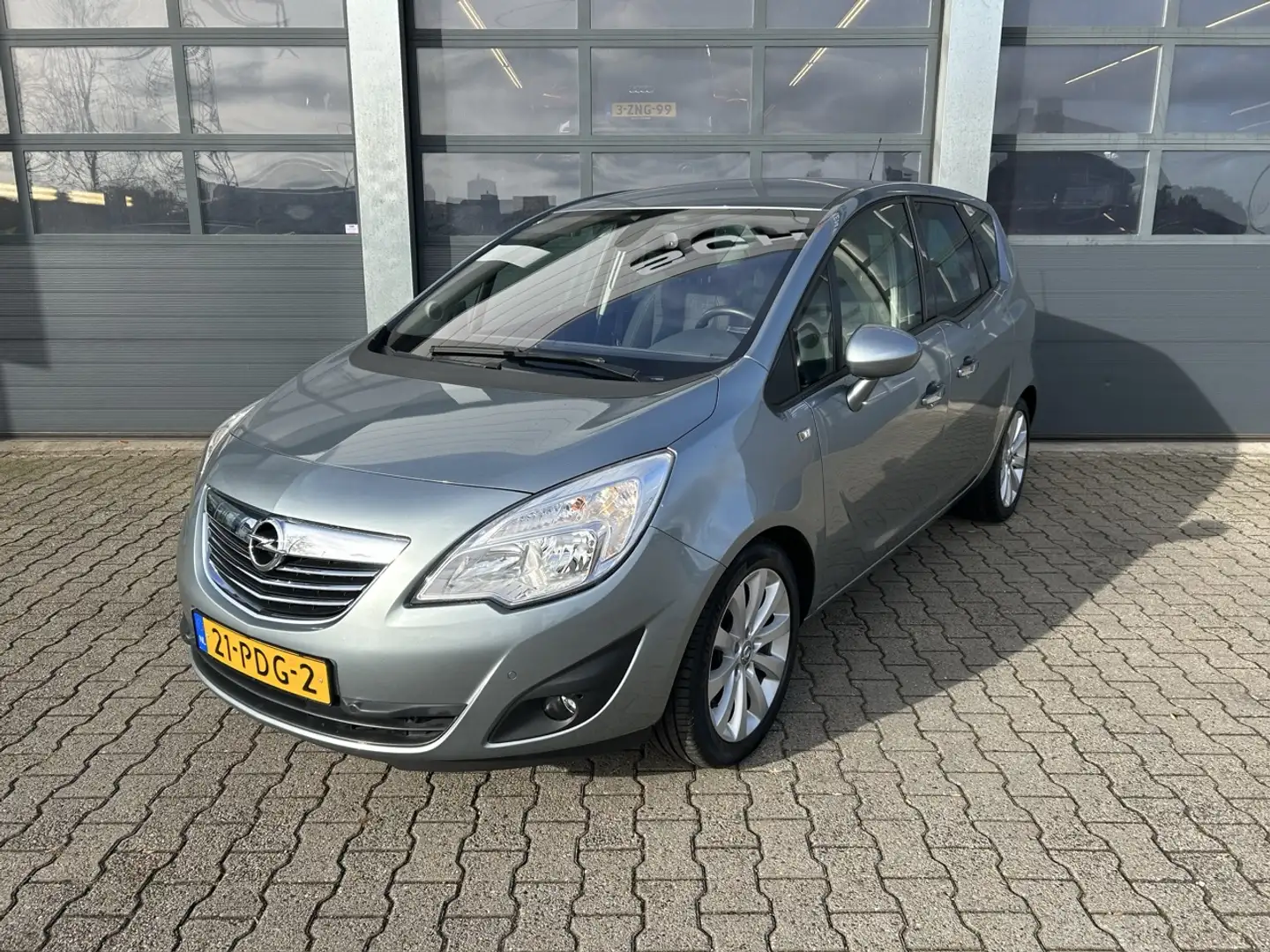 Opel Meriva 1.4 Turbo 140pk Cosmo Gris - 1