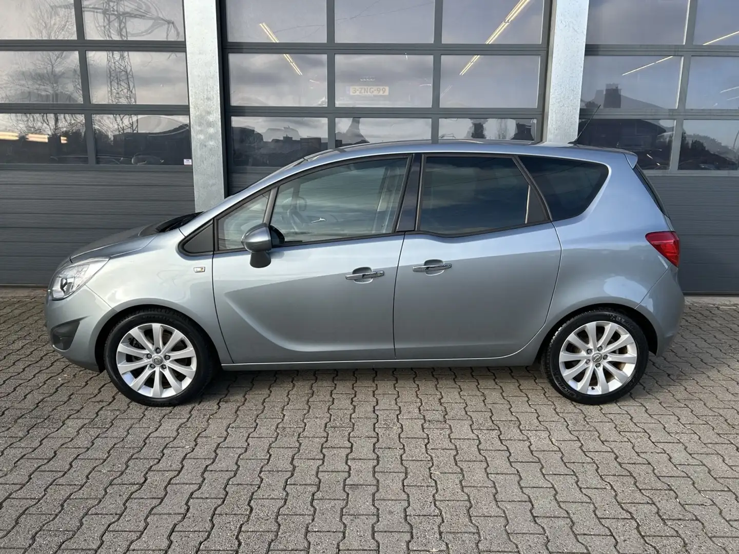 Opel Meriva 1.4 Turbo 140pk Cosmo Gris - 2