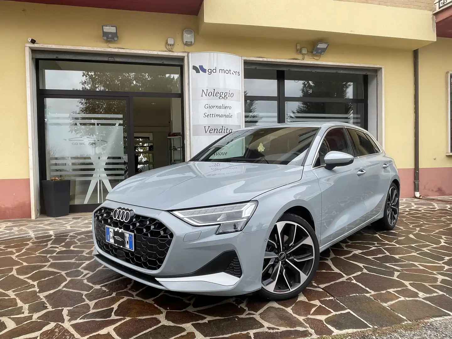 Audi A3 SportbacK1.5 tfsi mhev S line edition 150 s-tronic Gris - 1