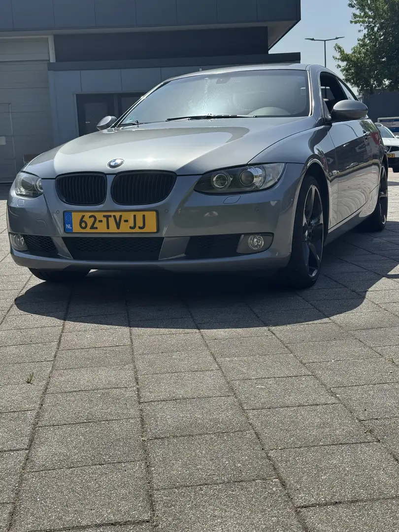 BMW 330 BMW E92 325i 3-Serie 2.5 I Coupe AUT 2007 Grijs - 2