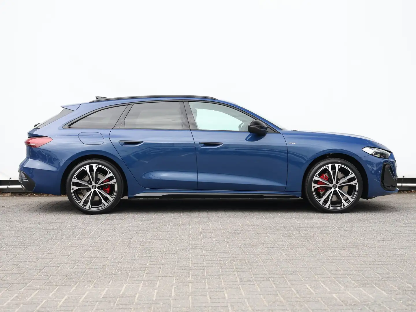 Audi A5 AVANT S edition 2.0 TFSI e 220 kW / 299 PK Avant | Bleu - 2