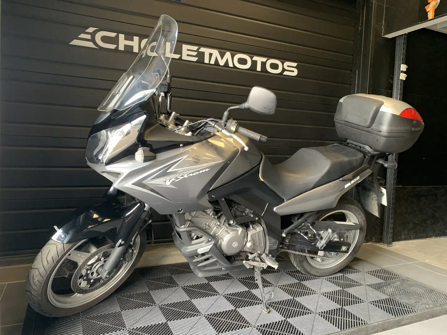 Suzuki V-Strom 650 Gris - 2