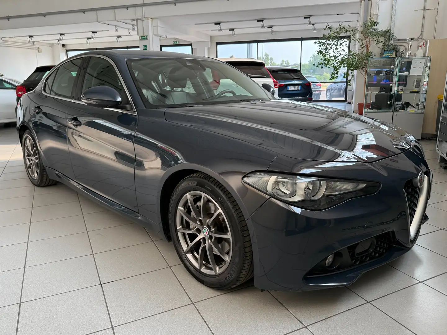 Alfa Romeo Giulia Giulia 2.2 t Business Launch Edition 150cv Blu/Azzurro - 1