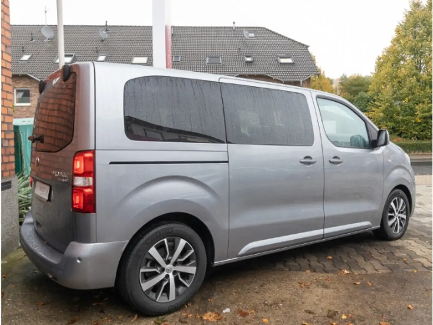 Toyota Proace Verso L1 Shuttle Comfort +RFK+NAVI+PDC+BT+ Grau - 2