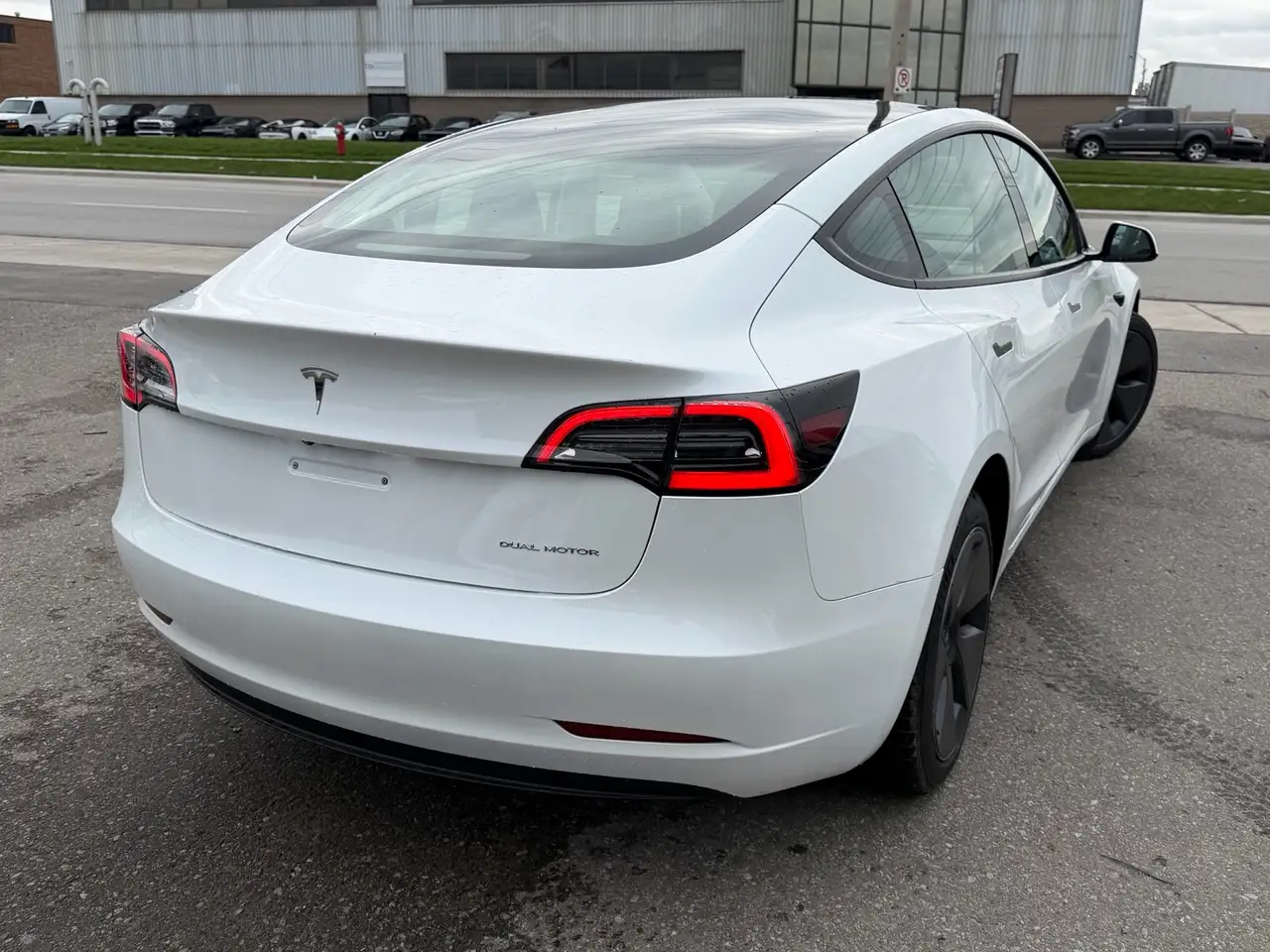Tesla Model 3 снимка Tesla Model 3