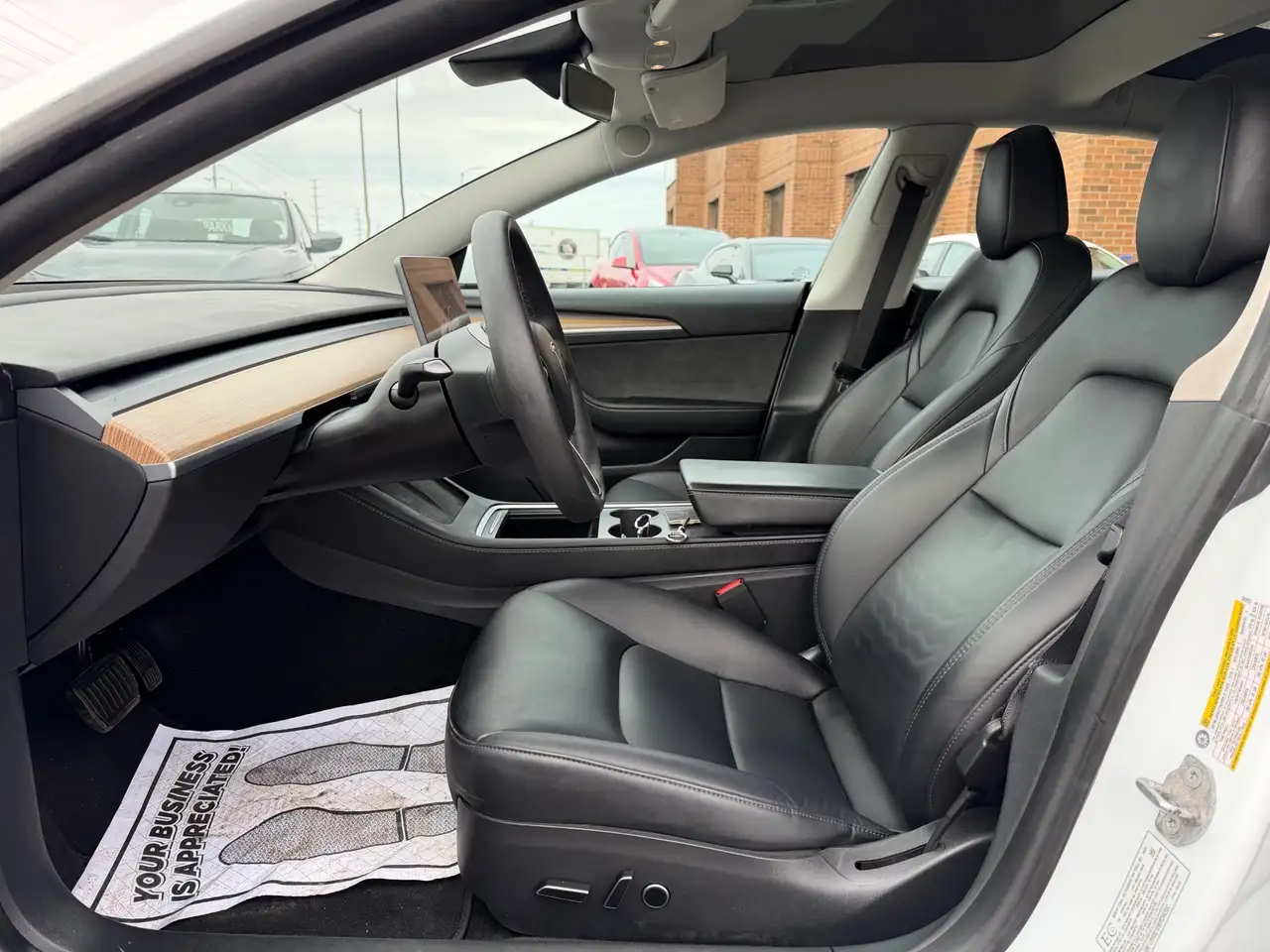 Tesla Model 3 снимка Tesla Model 3
