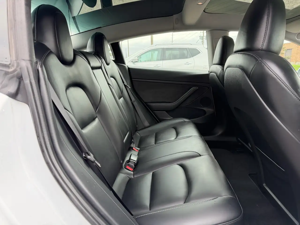 Tesla Model 3 снимка Tesla Model 3