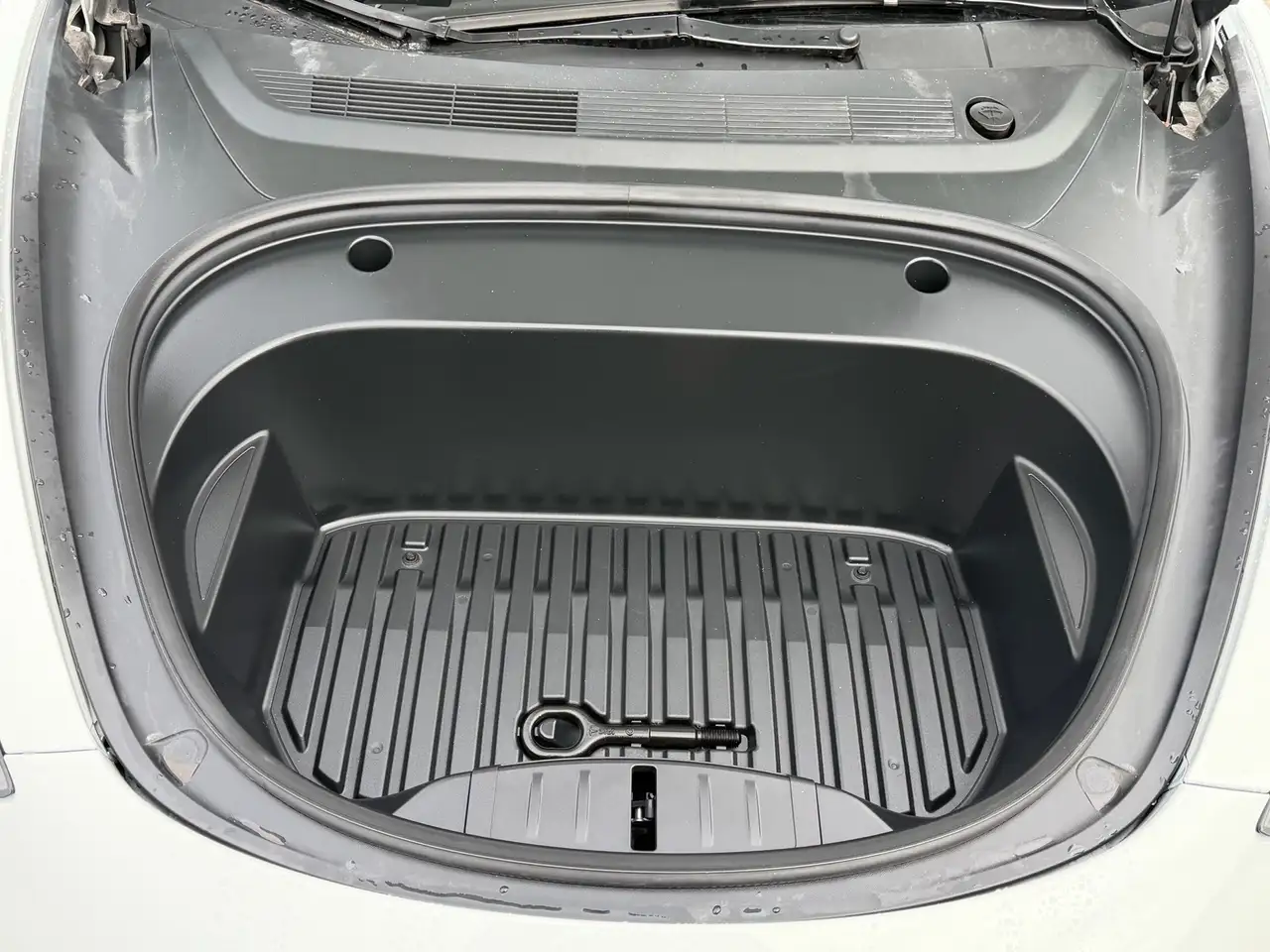 Tesla Model 3 снимка Tesla Model 3