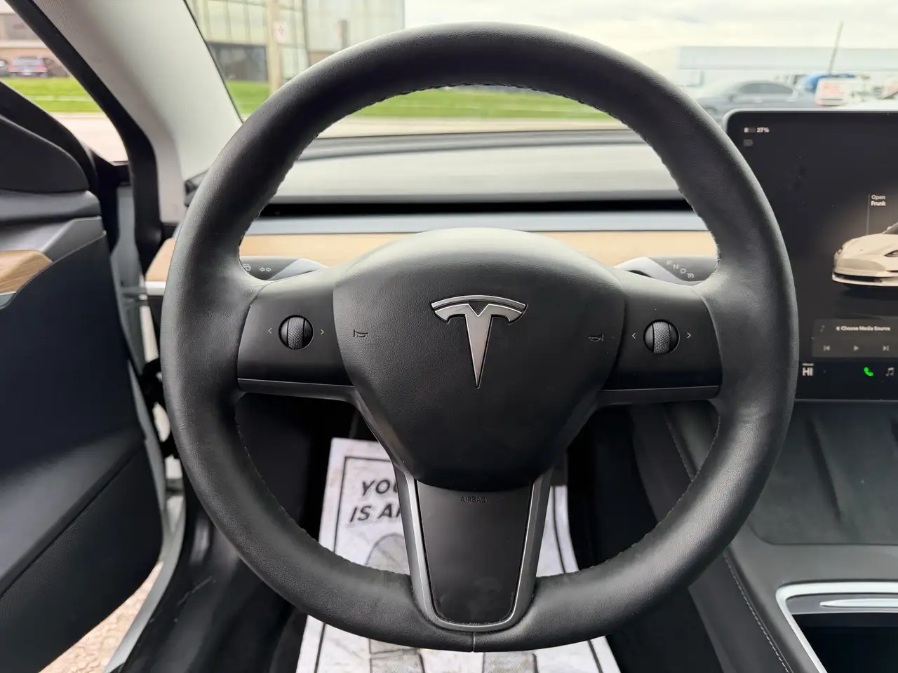 Tesla Model 3 снимка Tesla Model 3