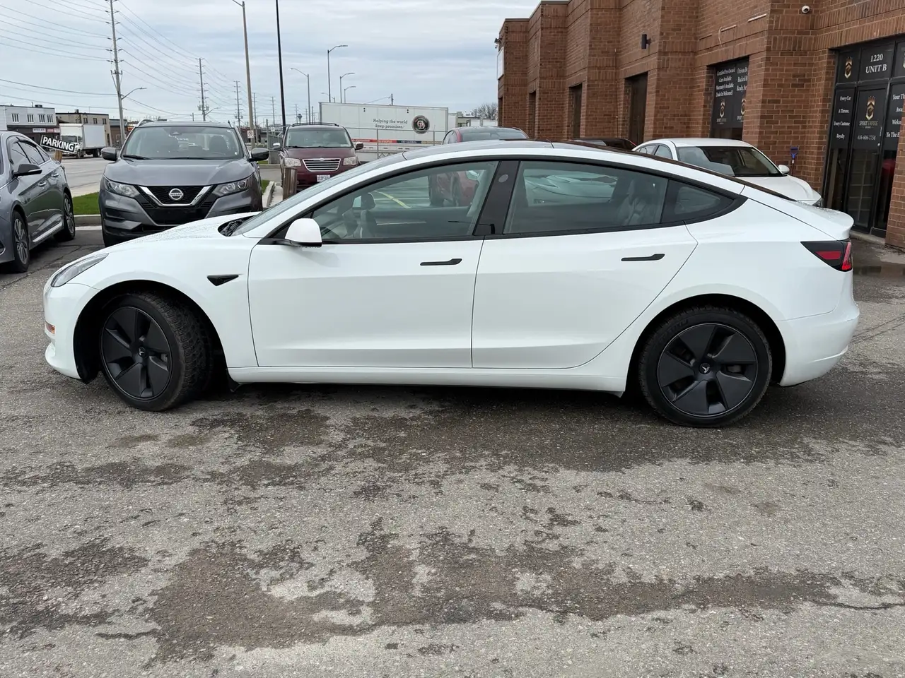 Tesla Model 3 снимка Tesla Model 3