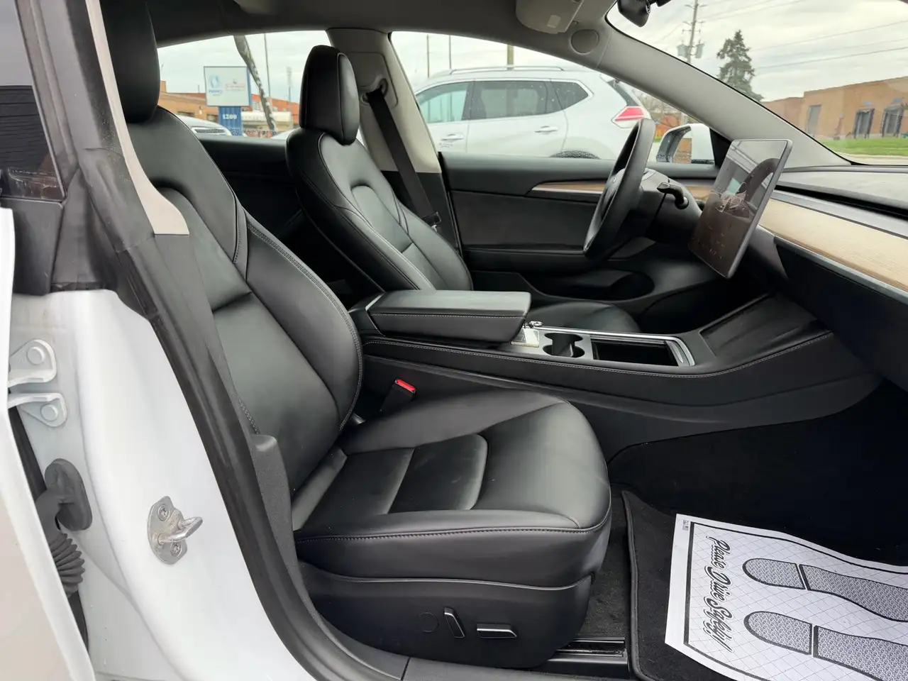 Tesla Model 3 снимка Tesla Model 3