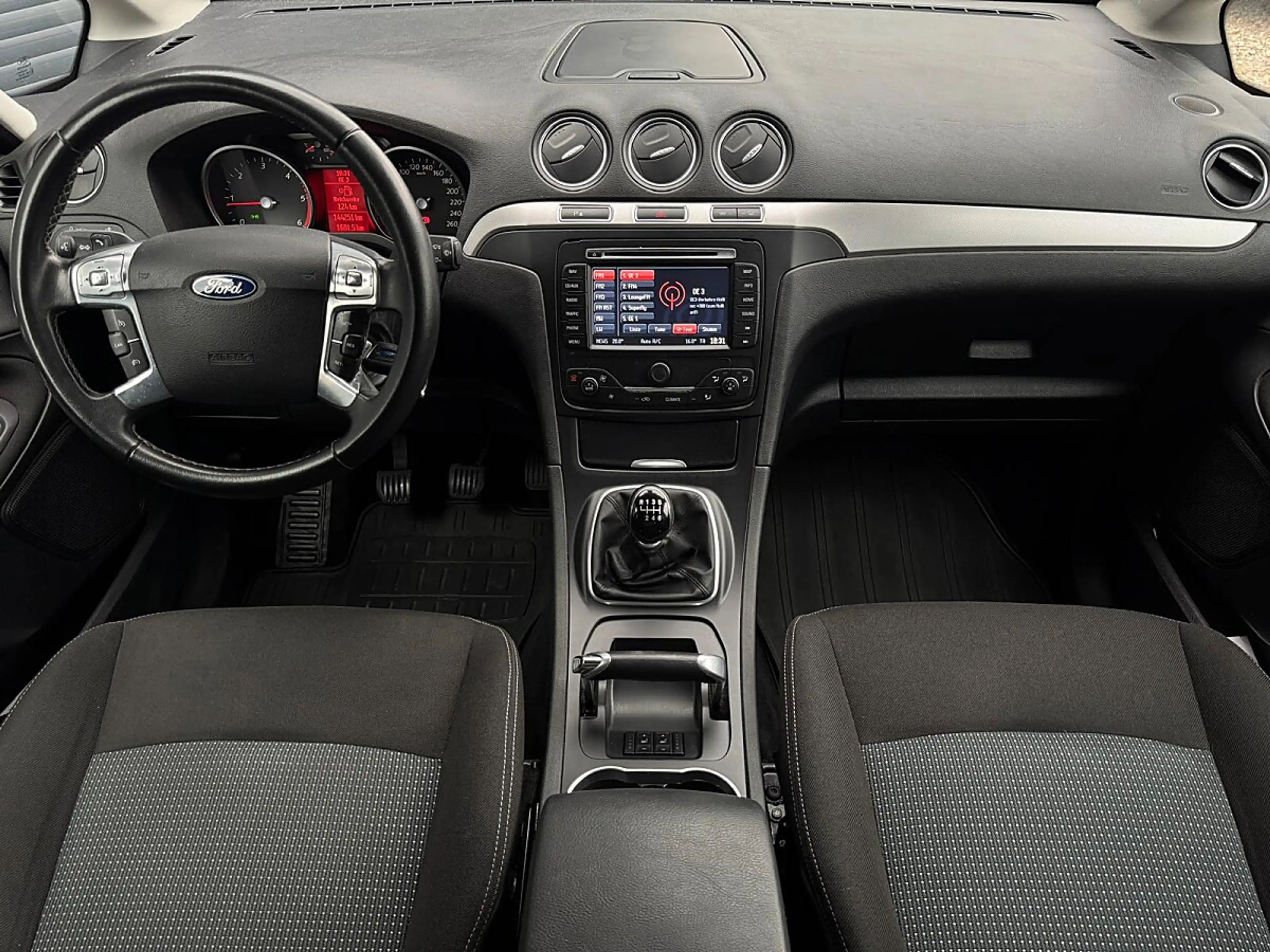 Ford Galaxy Trend 2,0 TDCi DPF — photo 11