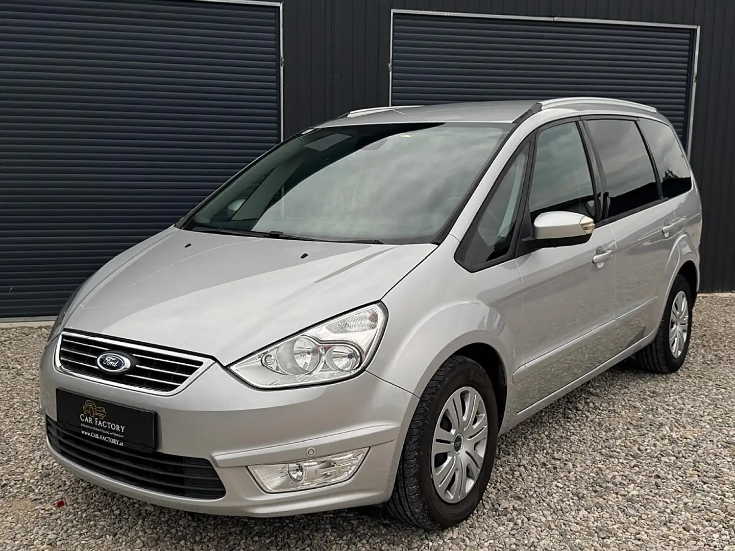 Ford Galaxy Trend 2,0 TDCi DPF Silber - 1
