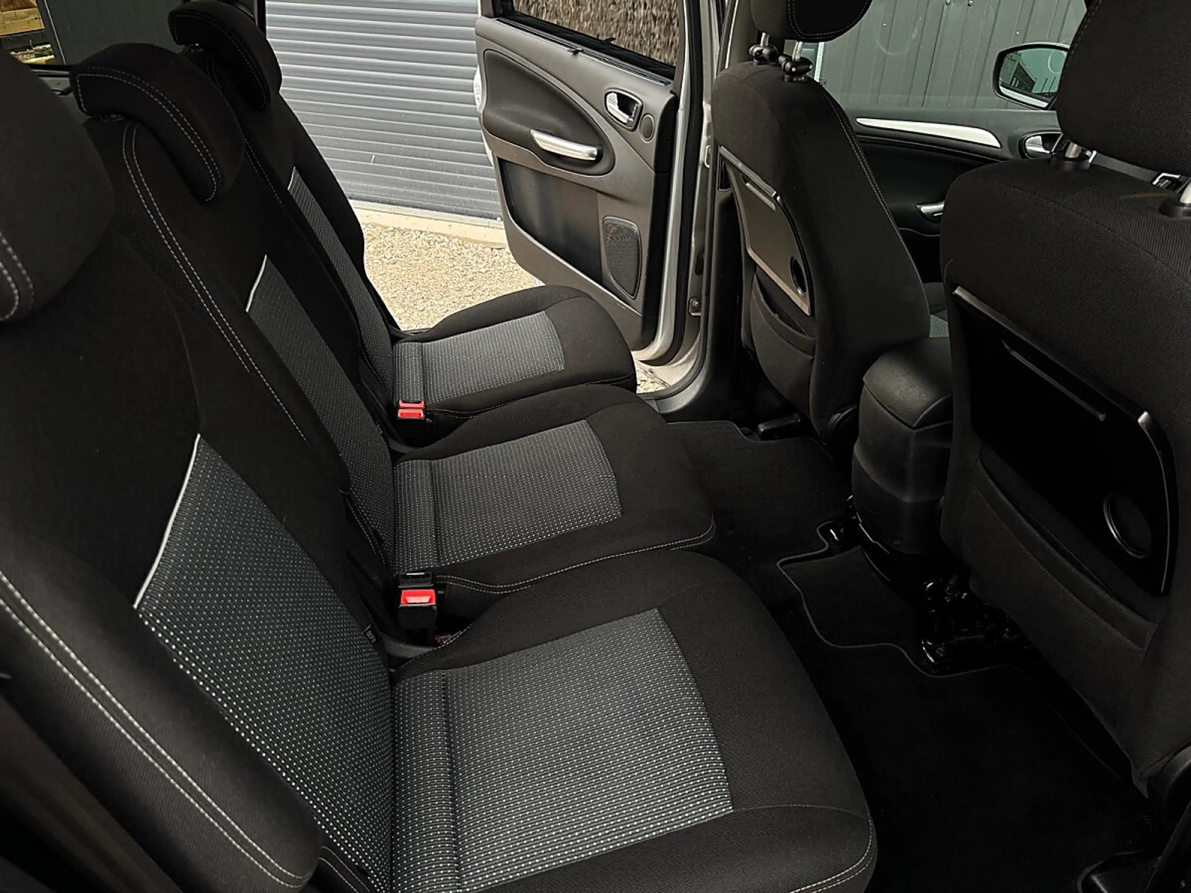 Ford Galaxy Trend 2,0 TDCi DPF — photo 15