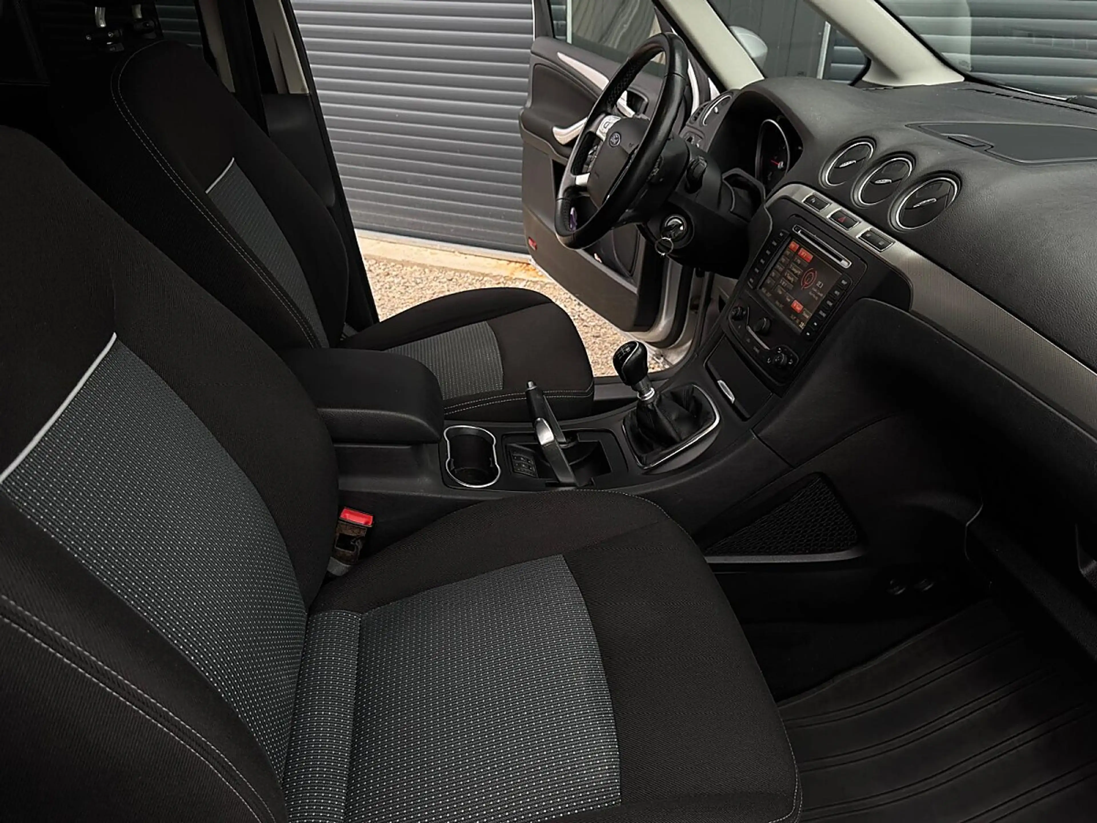 Ford Galaxy Trend 2,0 TDCi DPF — photo 10