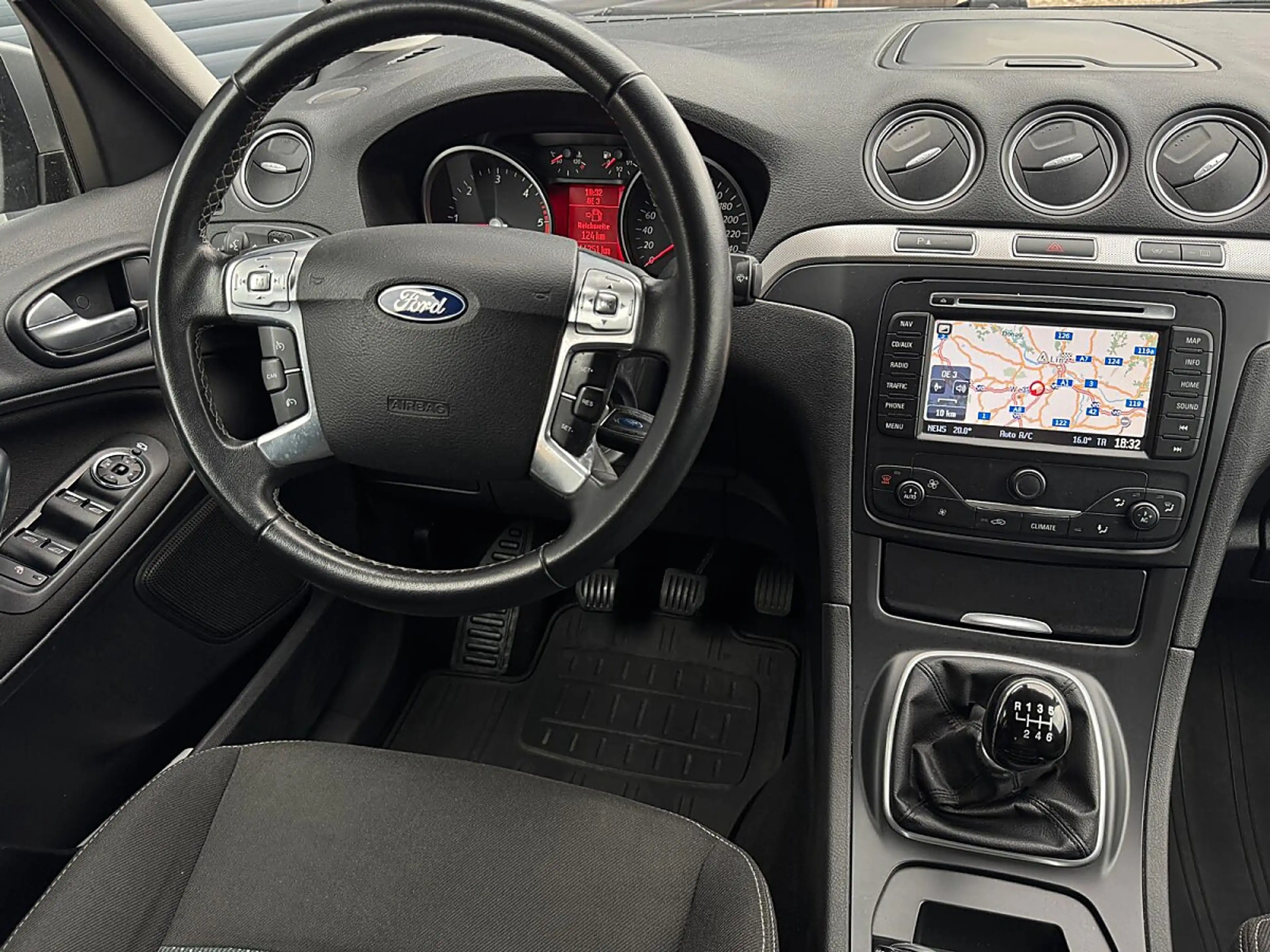 Ford Galaxy Trend 2,0 TDCi DPF — photo 12