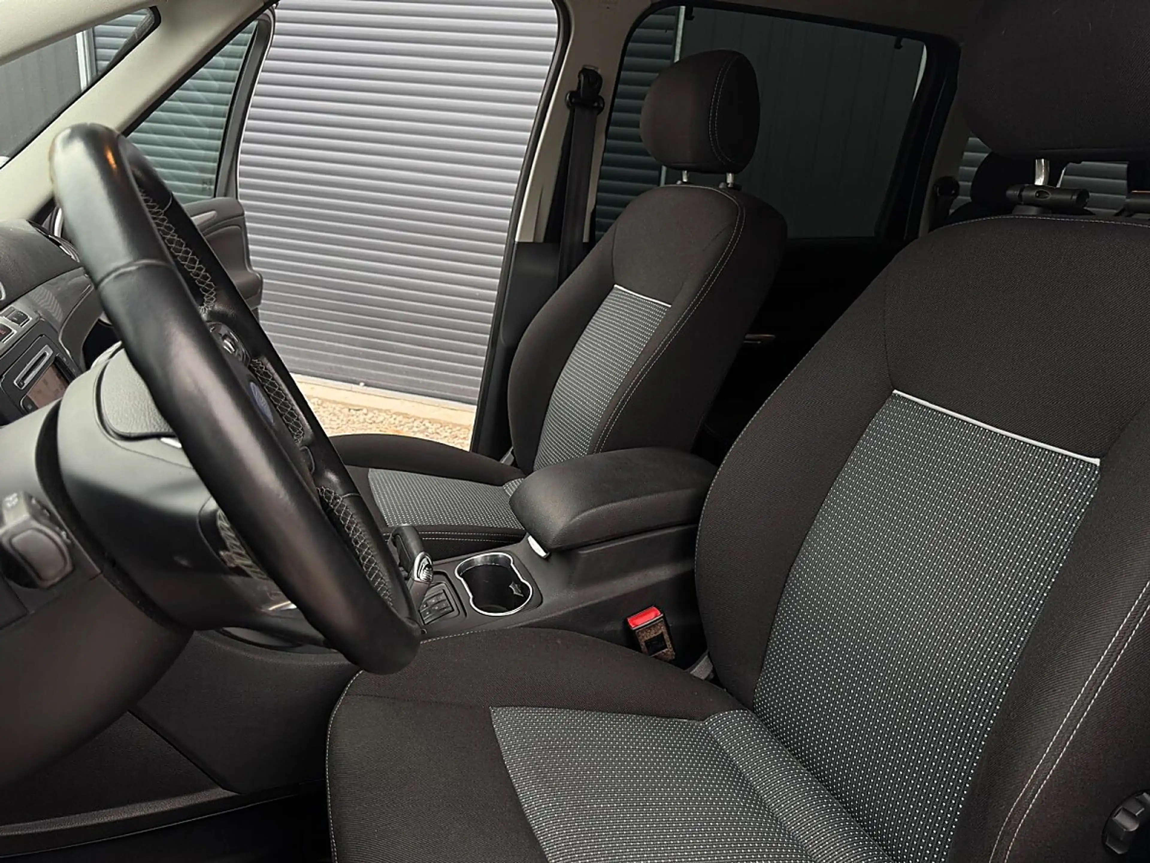 Ford Galaxy Trend 2,0 TDCi DPF — photo 13