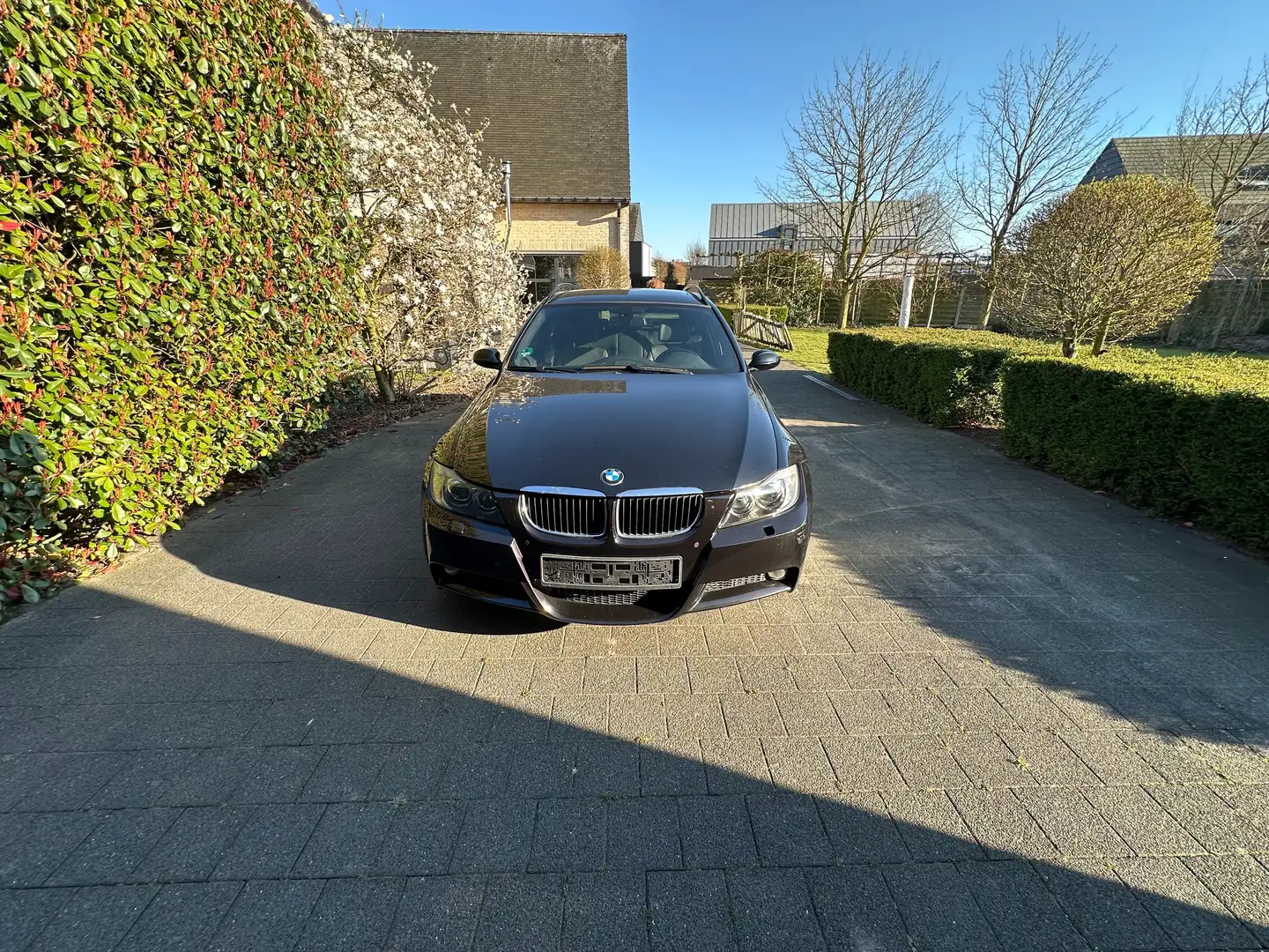 BMW 320 Full option BMW 320d M-sport Zwart - 2