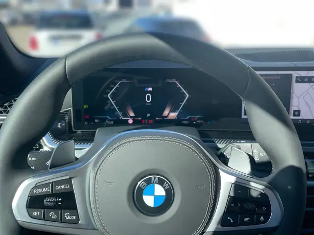 BMW X5 view 8