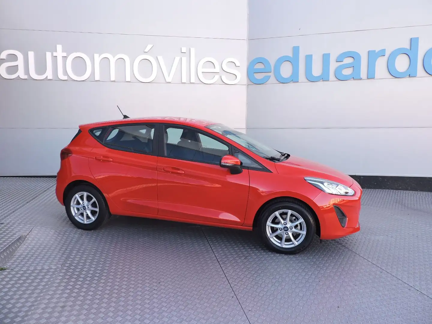 Ford Fiesta 1.1 Ti-VCT Limited Edition Rojo - 1