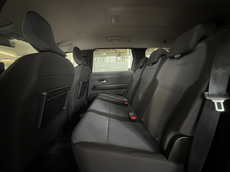 Dacia Jogger Hybrid 140 Autom Extreme+ 7-Sitzer Voll! — photo 14
