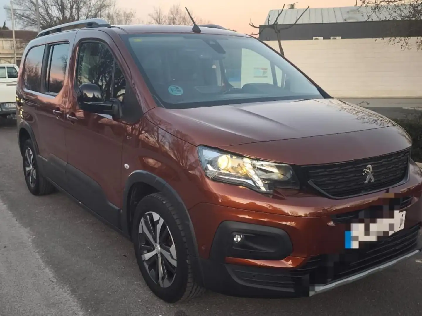 Peugeot Rifter Rifter 1.5BlueHDi S Naranja - 1