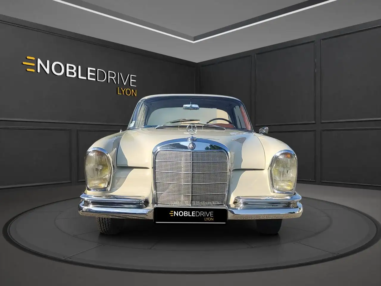 Mercedes-Benz 220 se COUPE - SUIVI ET HISTORIQUE DEPUIS LA MISE EN CIRCULATION - RESTAURATION COMPLETE, foto 2