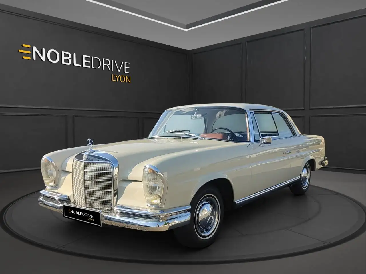 Mercedes-Benz 220 se COUPE - SUIVI ET HISTORIQUE DEPUIS LA MISE EN CIRCULATION - RESTAURATION COMPLETE, foto 1