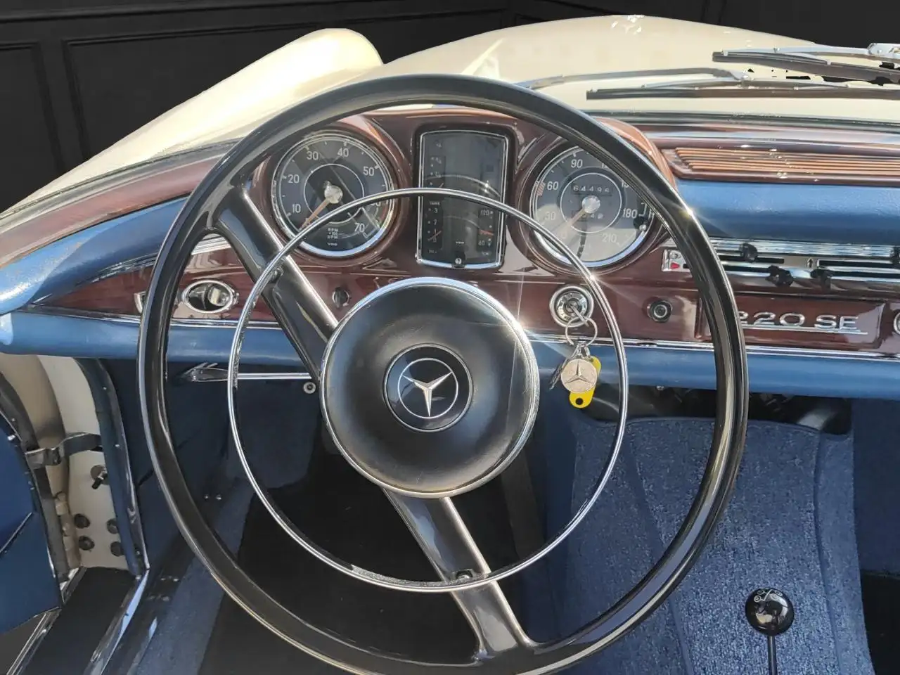 Mercedes-Benz 220 se COUPE - SUIVI ET HISTORIQUE DEPUIS LA MISE EN CIRCULATION - RESTAURATION COMPLETE, foto 9