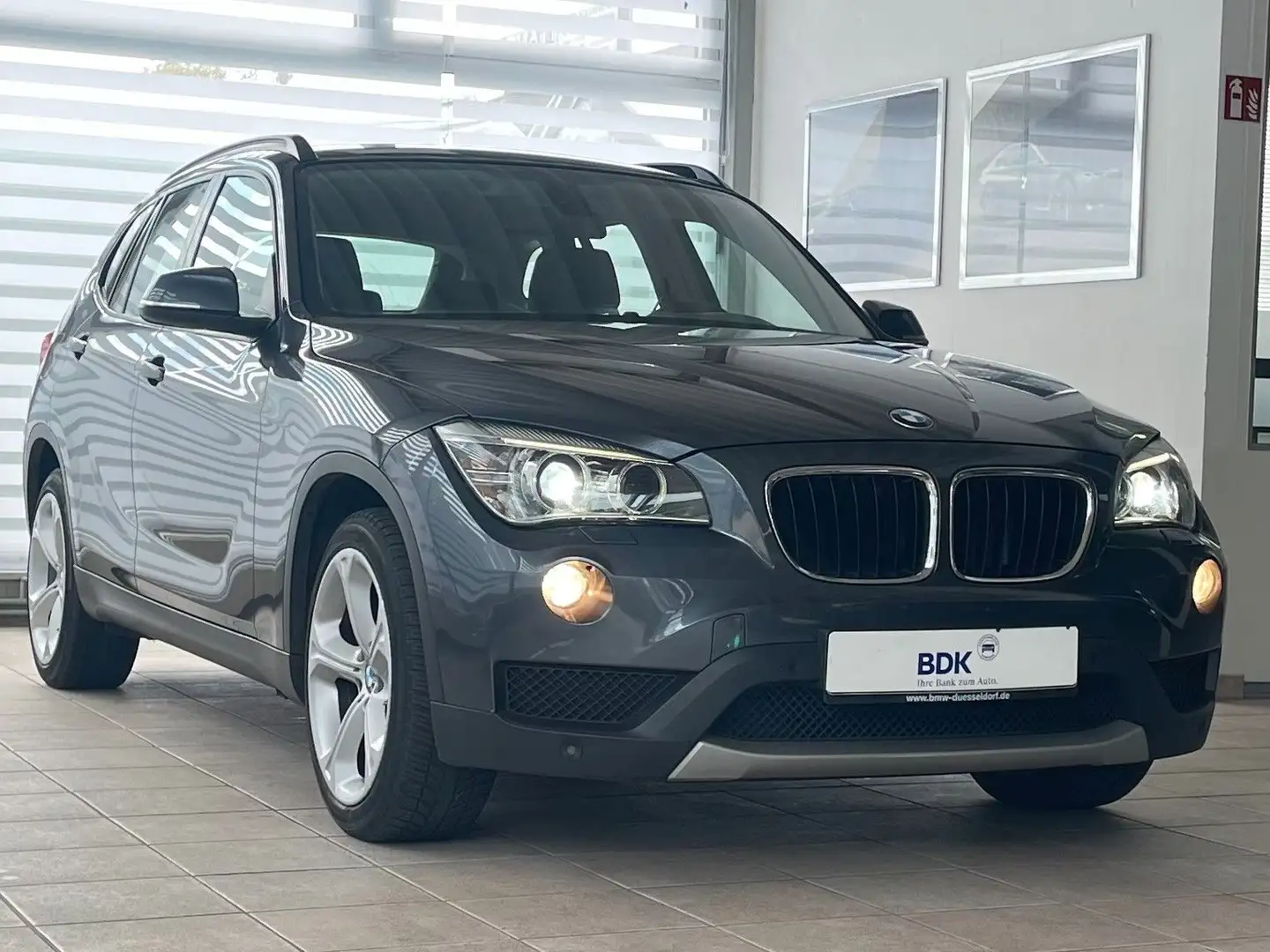 BMW X1 18i sDrive XENON NAVI PDC Grau - 2