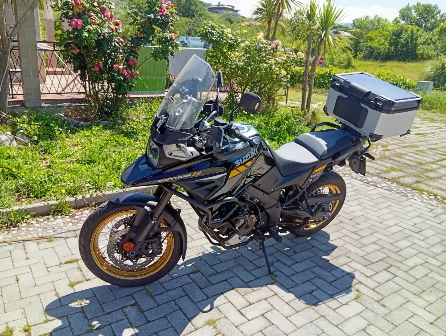 Suzuki V-Strom 1050DE XT Noir - 1