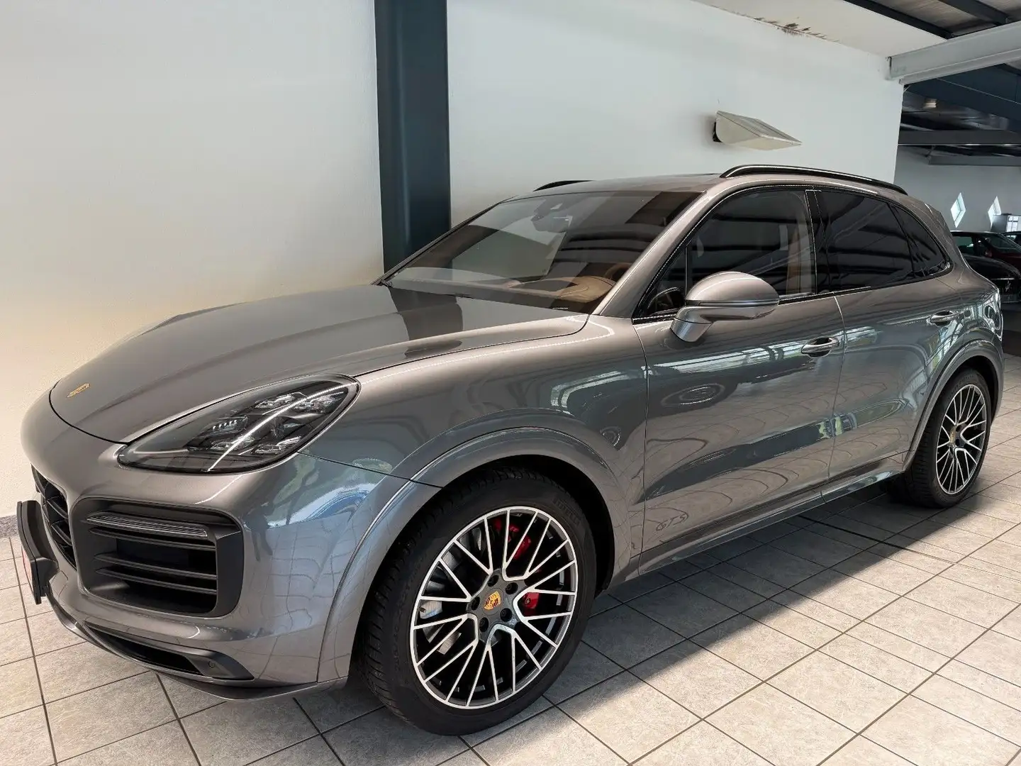 Porsche Cayenne GTS H-Up 360° Pano AHK Sitzkli Approved Grau - 1