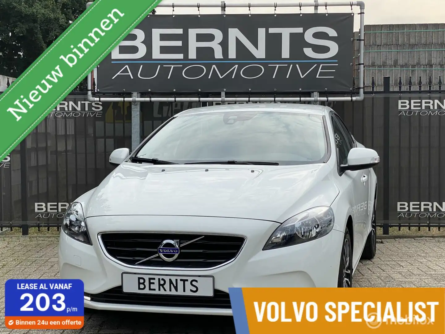 Volvo V40 2.0 T2|Navigatie|Parkeersensoren|Digitaal Instrume Bianco - 1