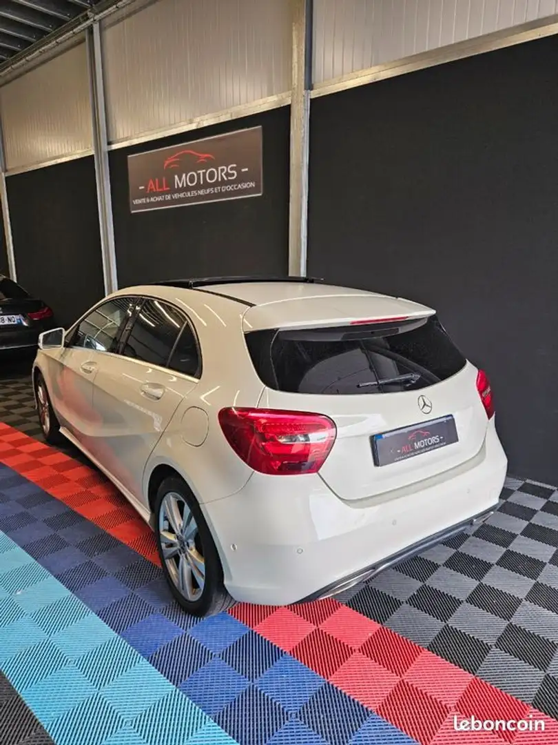 Mercedes-Benz Mercedes a200d boite automatique Beige - 2