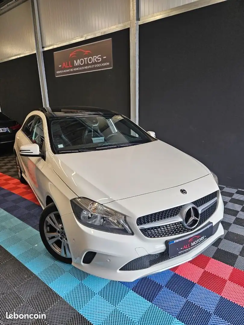 Mercedes-Benz Mercedes a200d boite automatique Beige - 1