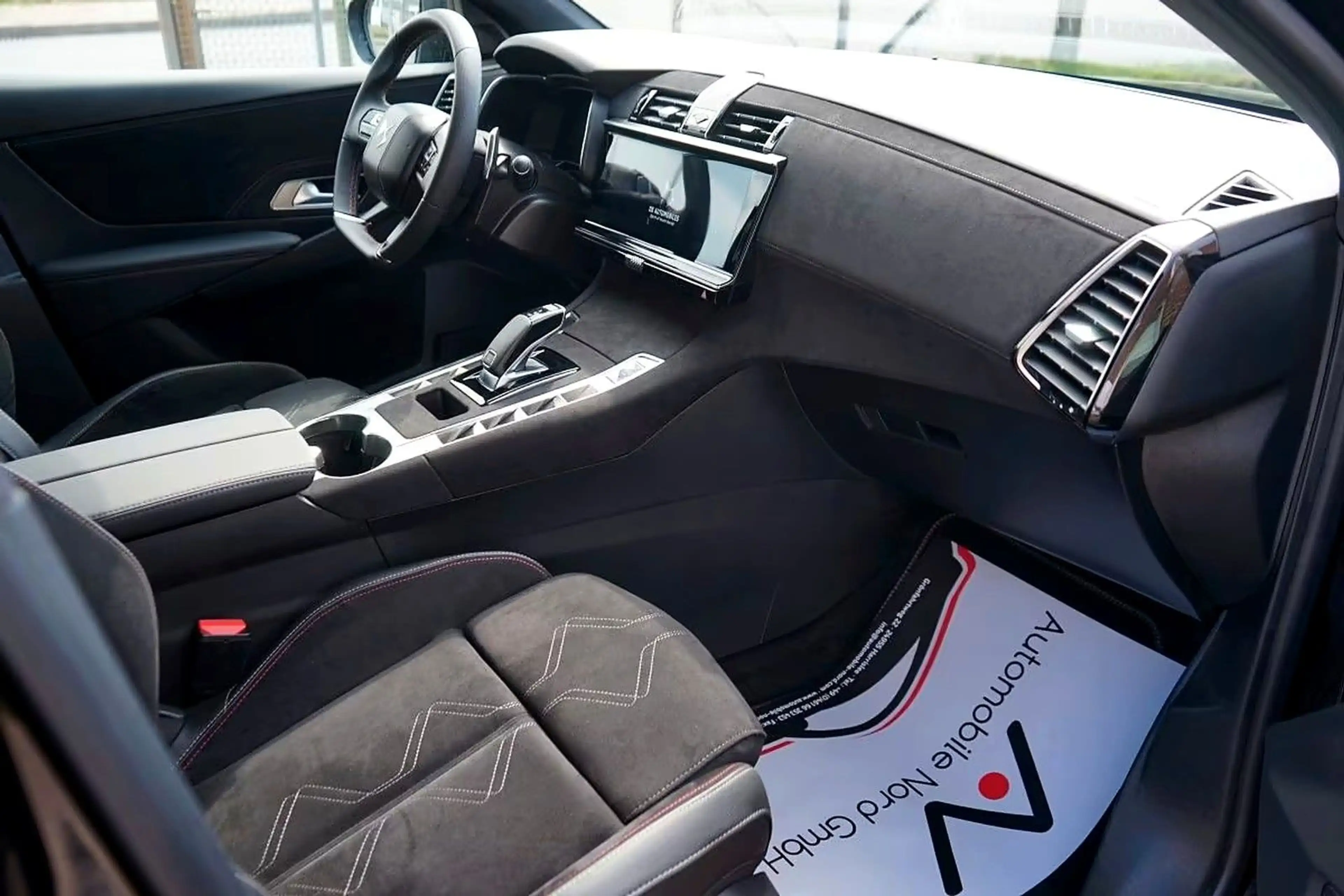 DS Automobiles DS 7 Crossback Performance Line + 360 Kamera — photo 14