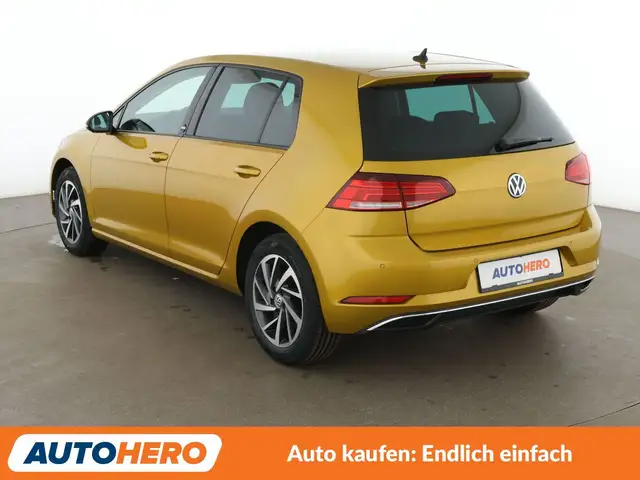 Volkswagen Golf view 4