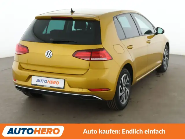 Volkswagen Golf view 6