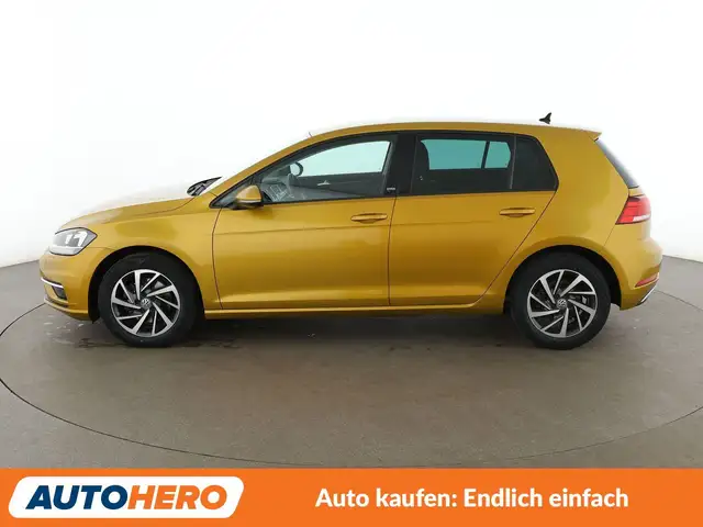 Volkswagen Golf view 3