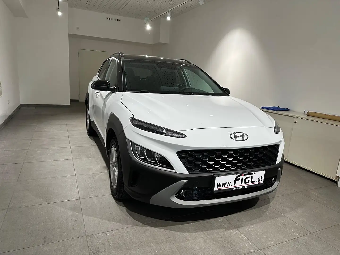Hyundai KONA Kona 1,0 T-GDi 2WD Trend Line DCT Bianco - 2